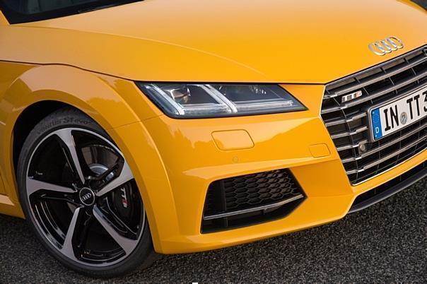 Audi TTS 2.0 TFSI Quattro: Die senkrechten LED-Ketten des Tagfahrlichts sieht Audi als ein Zitat vom LeMans-Dopelsieger.  Foto:Auto-Medienportal.Net/Audi